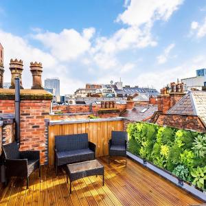 Stylish 3-Bed Central Stay - Roof Terrace & Parking