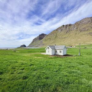 The Haukland House, Between Peaks & Sea