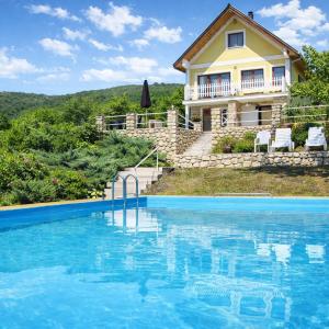 Villa Sümeg Panorama - Castle View, Private Pool & Sauna