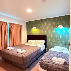 Camellia Court Family Motel