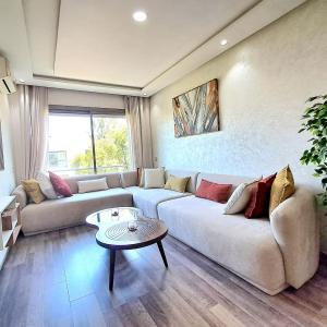 Riviera Escape - Appart Neuf Climatisé avec Balcon à Maarif Anfa