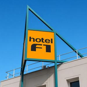 hotelF1 Orange Centre Echangeur A7 A9
