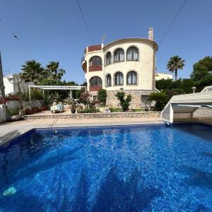 Chalet Los Almendros con piscina privada