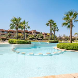 Lumineux et Vue dégagée sur Piscine à Prestigia