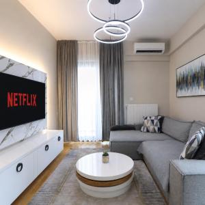 Central Skopje - Stylish 1BR with 2 Balconies - View & Free Parking