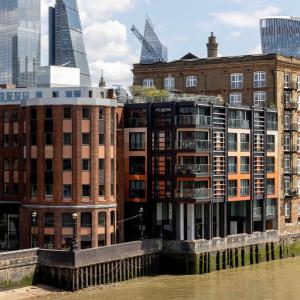 Locke at Broken Wharf