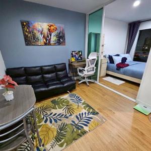 Relax pool 1 BR City sky view at Bangson MRT by Yoyo
