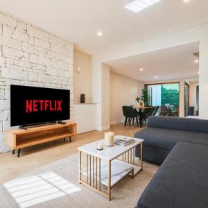 2 Bedroom Apartment Darlinghurst with Patio Access