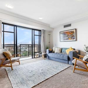 Bright 1 Bedroom Beauty with Balcony Zodiak Stays
