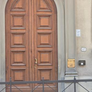 Arts & Crafts Apartments