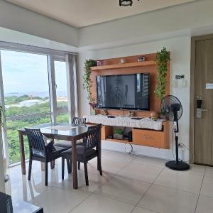 De Luxe, Standard and Studio Suites -The Breeze Residences-close to Airport,Mall of Asia, US Embassy