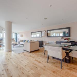 Gorgeous 3 Bedroom flat in Vauxhall with City Views