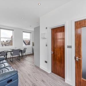 Bright and Airy 2BR Flat in London