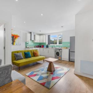 Garland Stylish Apartment 1 in Greater London
