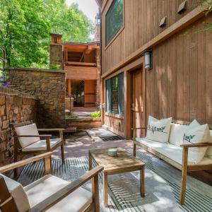 New Listing 3 BR 3 BA Aspen Condo near Gondola