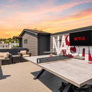 Stylish Multi-Level Retreat Rooftop & Pool Table