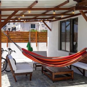 Modern apartment in Pereybère with pool view, 50 m²