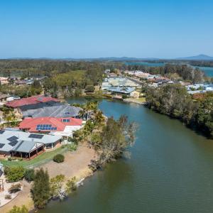 Oyster Cove Sunset - Canal Living - Stone Real Estate Yamba