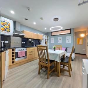Cosy 2-Bed Free Parking, Near Etihad & City Centre