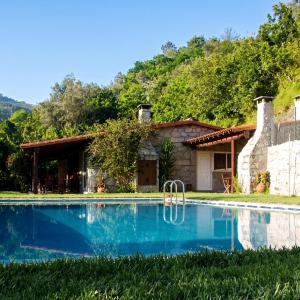 Elegant Villa with Panoramic Views in Caniçada
