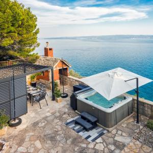 SUPER HORIZONT- Sea View Apartments with private Jacuzzi time & Free Parking