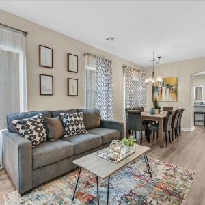 4BR Vegas Home Pet Friendly Parking Near Strip