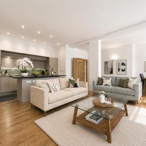 2 Bed Liverpool Street Loft