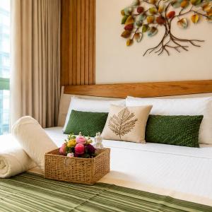 BGC One Uptown Residence King Bed 3 min walk to malls and restaurants