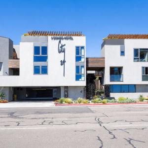 City24 Condo Hotel Little Italy Mission Hills