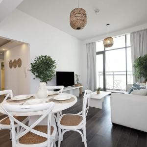 Modern 2 Bedroom Apartment Located in Al Sufouh