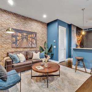 Barrelhouse Loft | 10 min to Broadway Near Vandy and Centennial Park