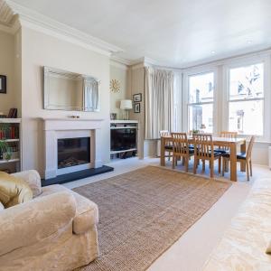 Homely 2 Bedroom Victorian Apartment in Hampstead