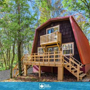 Cabin retreat w deck & lake access