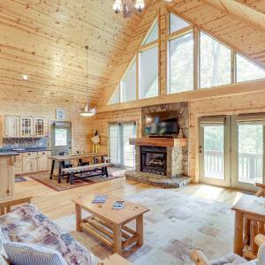 Fire Pit + Mtn Views: 4-Season Burnsville Escape