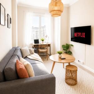 GuestFirst- Modern Boho Charm in Kallio Helsinki Center
