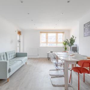 Spacious 3BD Flat Close to Tube - Fulham!