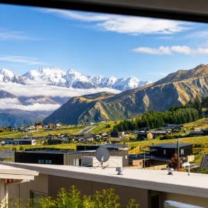 Alpine Vista with Mountain Views, Pool and Spa