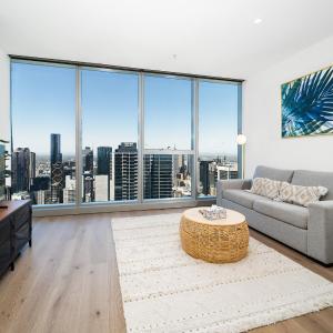 Luxury City View Apt on Level 58 with Pool Sauna Gym