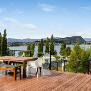The Lookout - Lake Views