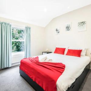 Spacious Elegant Apartment in Shepards Bush - Pass the Keys