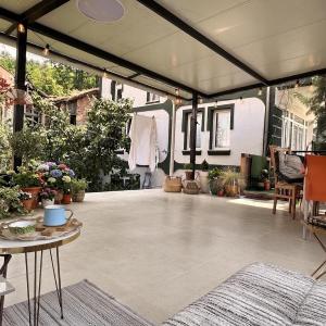 Private Guest Room with Garden Access