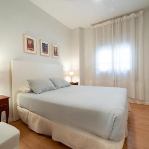 2 Bedroom Apartment by Guadalquivir River