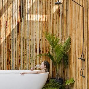 The Rye Bathhouse - Sauna, Outdoor Bath & Fire Pit!