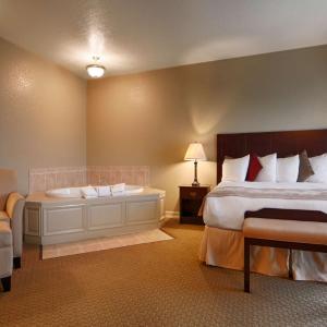 Best Western Plus Bayshore Inn