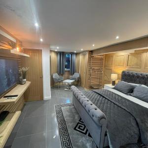 Hendham House - Near Etihad Stadium, CoOp Live Arena, AO Arena, Piccadilly Train Station & Manchester City Centre