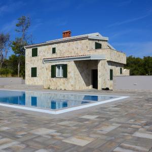 Villa-Sana