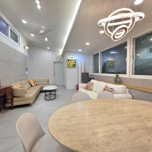Seochon Secret Cave House