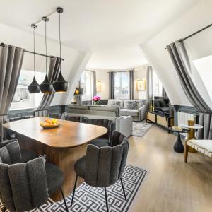 LivinParis - Luxury AC 2 & 3 Bedrooms Le Louvre