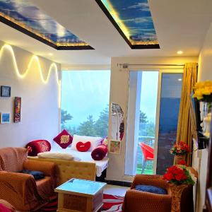 Bhurban Nights - Glass Bed Murree Hills View - Lift - 15 Minutes from Murree & Mallroad