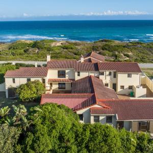 Ocean Mooring Beach House - Garden Apartment - 4 Bedrooms